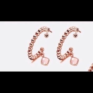 Earring with tourmaline stone. Grace Collection.